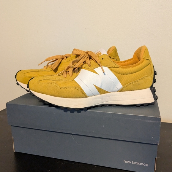 New Balance yellow/gold 327s (9.5) - Picture 2 of 7